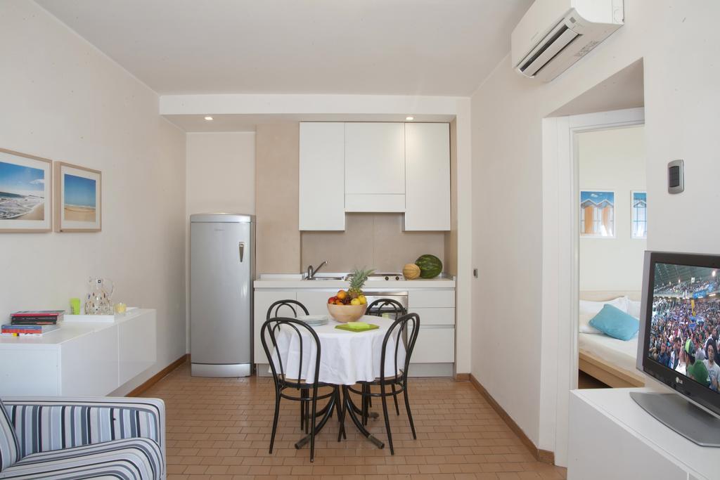 ריצ'יונה Aris Residence חדר תמונה